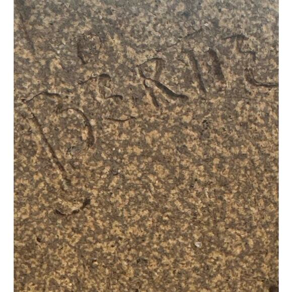 Hand-Built Studio Pottery Vase with Sculpted Metal Flowers – Signed - Picture 3 of 7